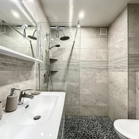 De Jonathan - Refait A Neuf - A 200m *